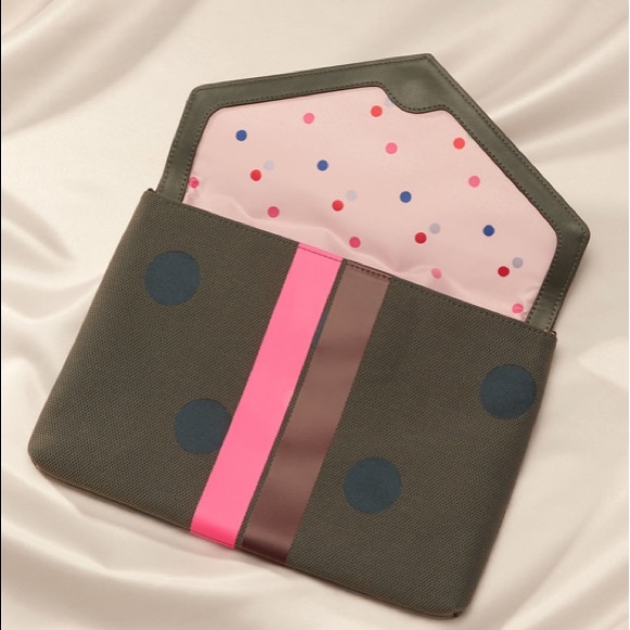 Stella & Dot Olive Dot Bellamy Clutch - Picture 3 of 10